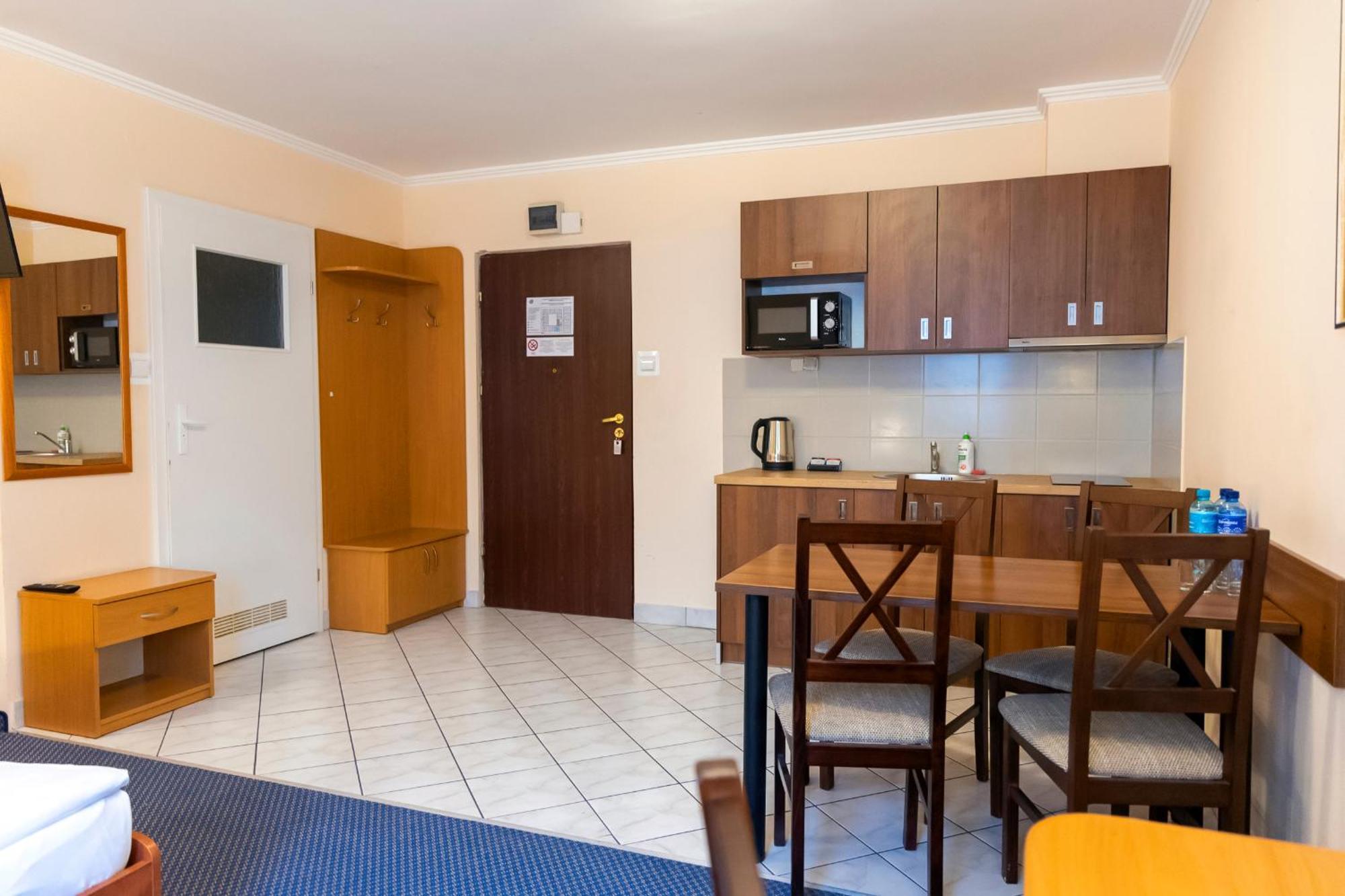 Hit Apartments Varşovia Exterior foto